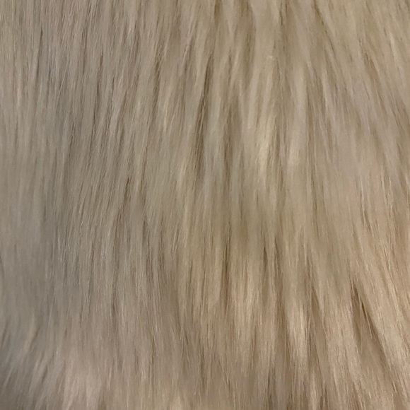 ** FAUX FUR VEST ❄️ ** - Picture 3 of 5